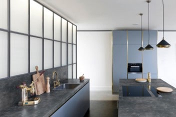 Beton architektoniczny jako blat w kuchni