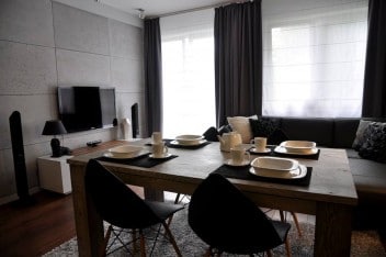Beton architektoniczny na ścianie jako ozdoba wnętrza