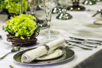 Dekoracja stołu w stylu glamour