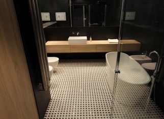 Drewno w łazience w nowoczesnym stylu