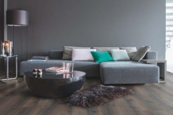 Elegancka czerń nocy wkracza do wnętrz