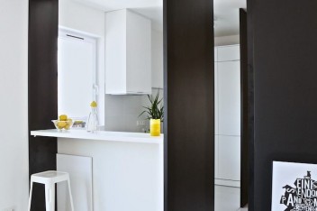 Żółte dodatki w kuchni salonie