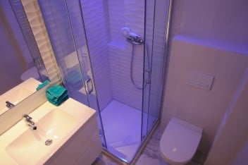 Oświetlenie LED w łazience. Aranżacje łazienek z oświetleniem ledowym