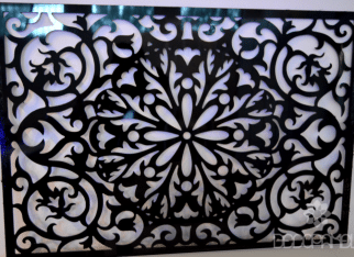 maskownica-z-dibondu-nature-wysoki-połysk-czarnadecopanel-producent-1024x681
