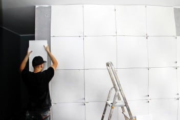 Jak zamontować panele gipsowe