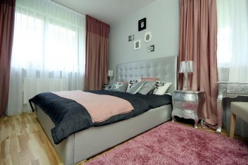 Pomysł na ścianę w salonie - ramki