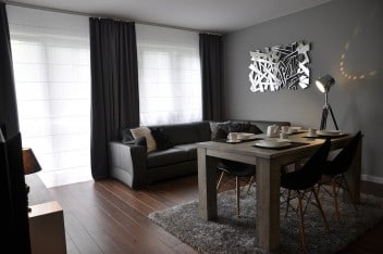 Pomysł na ścianę w salonie - lustro