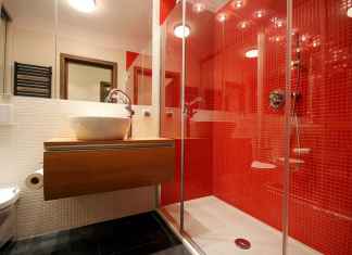 Marzy ci się prysznic bez brodzika? Zobacz, jak zaaranżować łazienkę z kabiną bez brodzika.