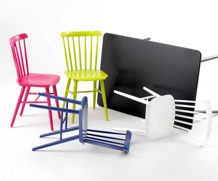 Zobacz, jak wyglądają we wnętrzu kolorowe krzesła. Sprawdź, gdzie je kupić.
