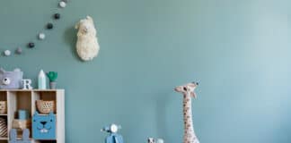 Niebieska farba do pokoju dziecięcego na ścianie