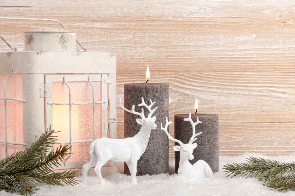 Ładne dekoracje świąteczne - renifery, lampion