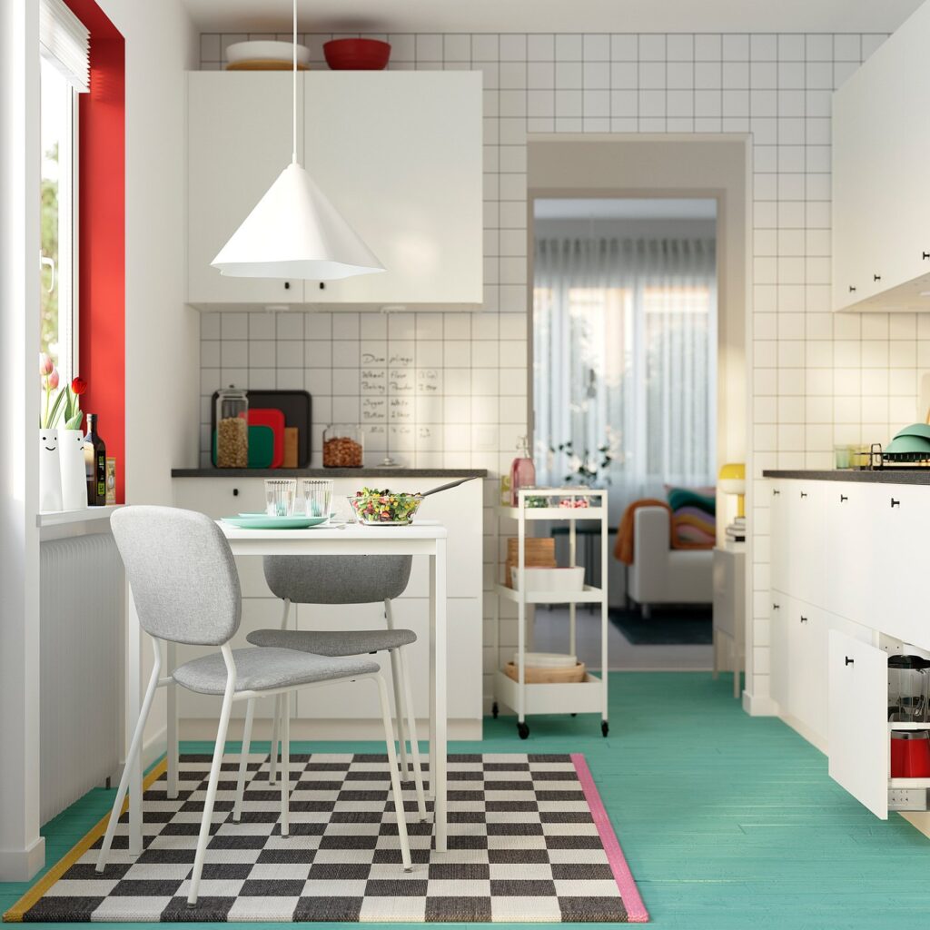 Stół VIHALS w małej kuchni